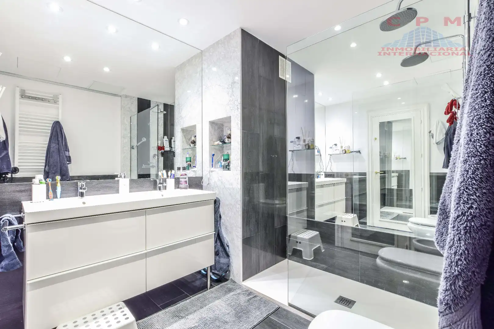 Bathroom of Flat for rent in Madrid  with Air Conditioner, Heating and Parquet flooring