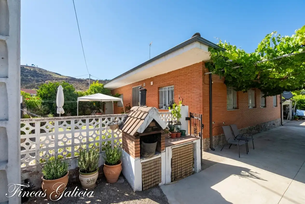 Casa amb jardí en venda a Avenida de Portugal 15