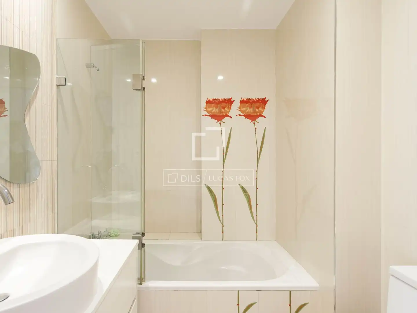 Badezimmer von Dachboden zur Miete in Madrid mit Klimaanlage, Heizung und Parkett