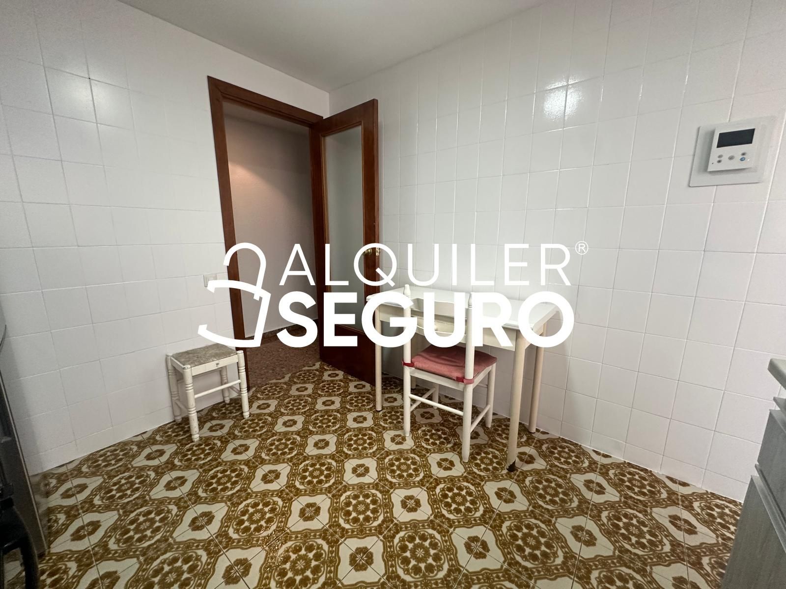 Flat to rent in  Valencia Capital  with Air Conditioner, Terrace and Furnished