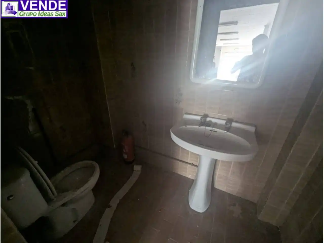 Bany de Edifici en venda en Sax