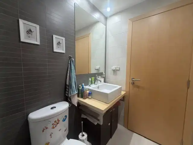 Bathroom of Flat for sale in Terrassa  with Air Conditioner, Heating and Storage room