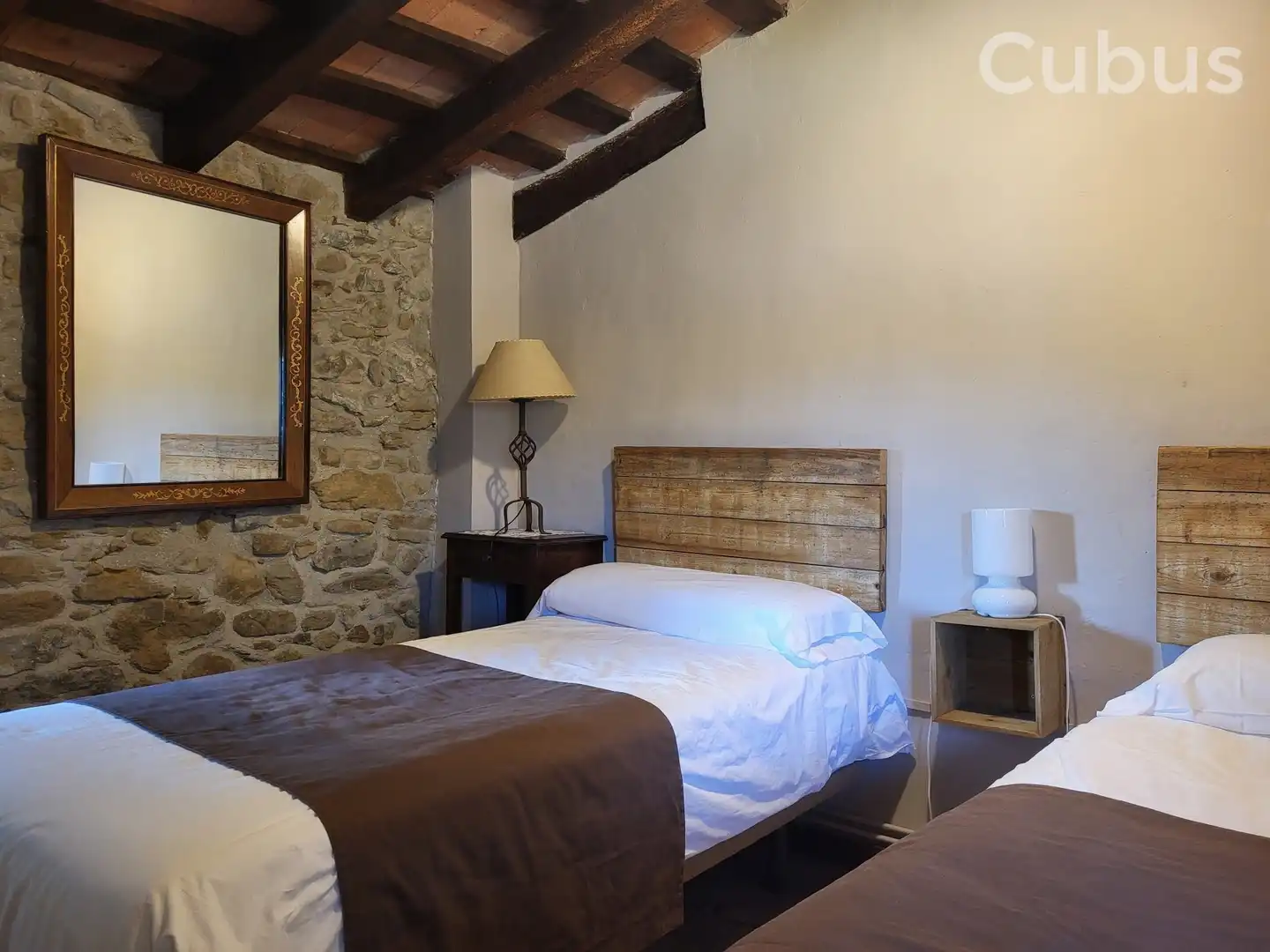 Habitación de Finca rústica en venta en Sant Feliu de Pallerols con Calefacción, Terraza y Trastero