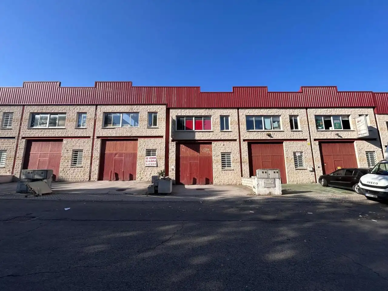 Außenansicht von Fabrikhallen zum Verkauf in Boadilla del Monte