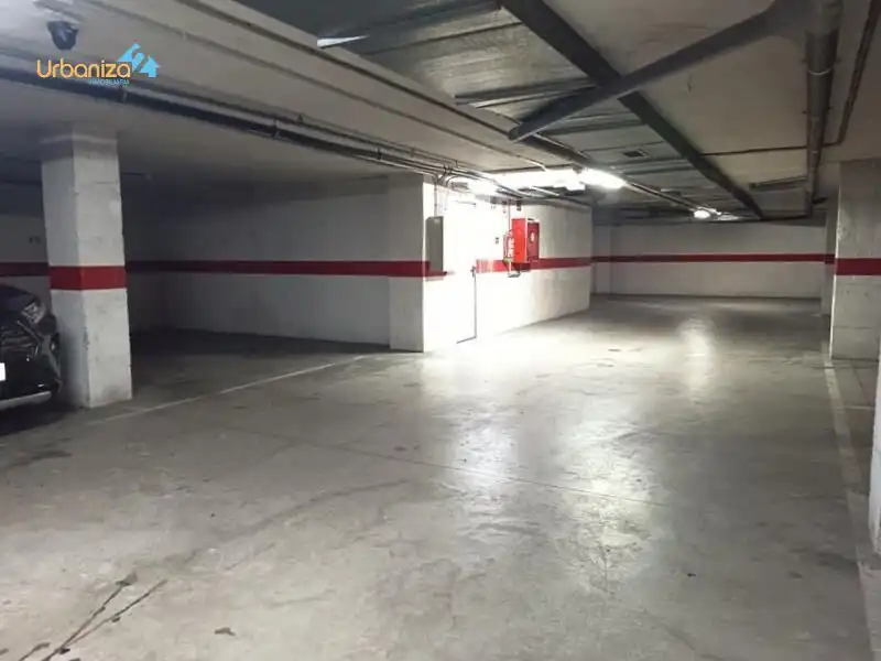 Aparcament de Apartament de lloguer en Badajoz amb Aire condicionat, Calefacció i Jardí privat