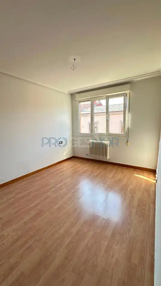 Habitación de Apartamento en venta en San Andrés del Rabanedo con Calefacción