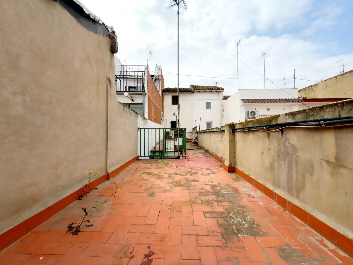 Exterior view of Houses for sale in Museros  with Terrace and Balcony