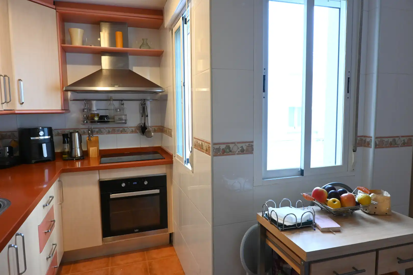 Küche von Wohnung zum Verkauf in Las Gabias mit Klimaanlage, Abstellraum und Möbliert