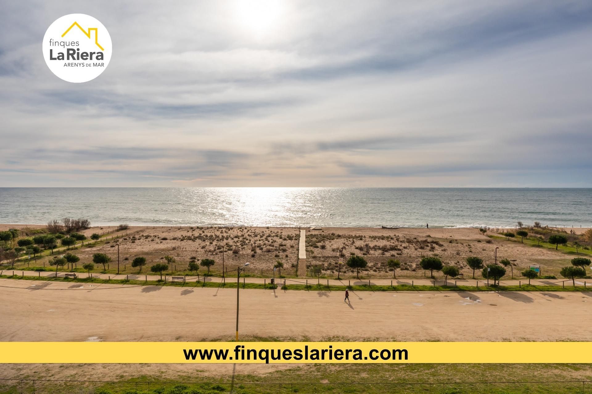 Exterior view of Flat for sale in Arenys de Mar  with Terrace, Storage room and Furnished
