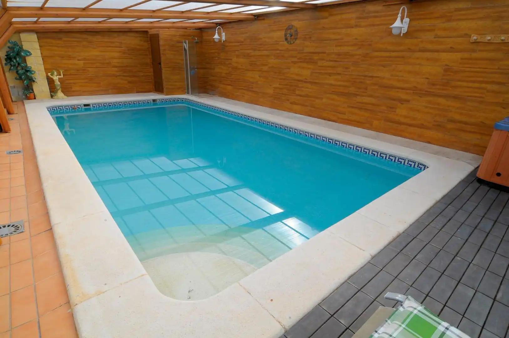 Piscina de Casa o xalet en venda en Valdepeñas amb Terrassa, Piscina i Moblat