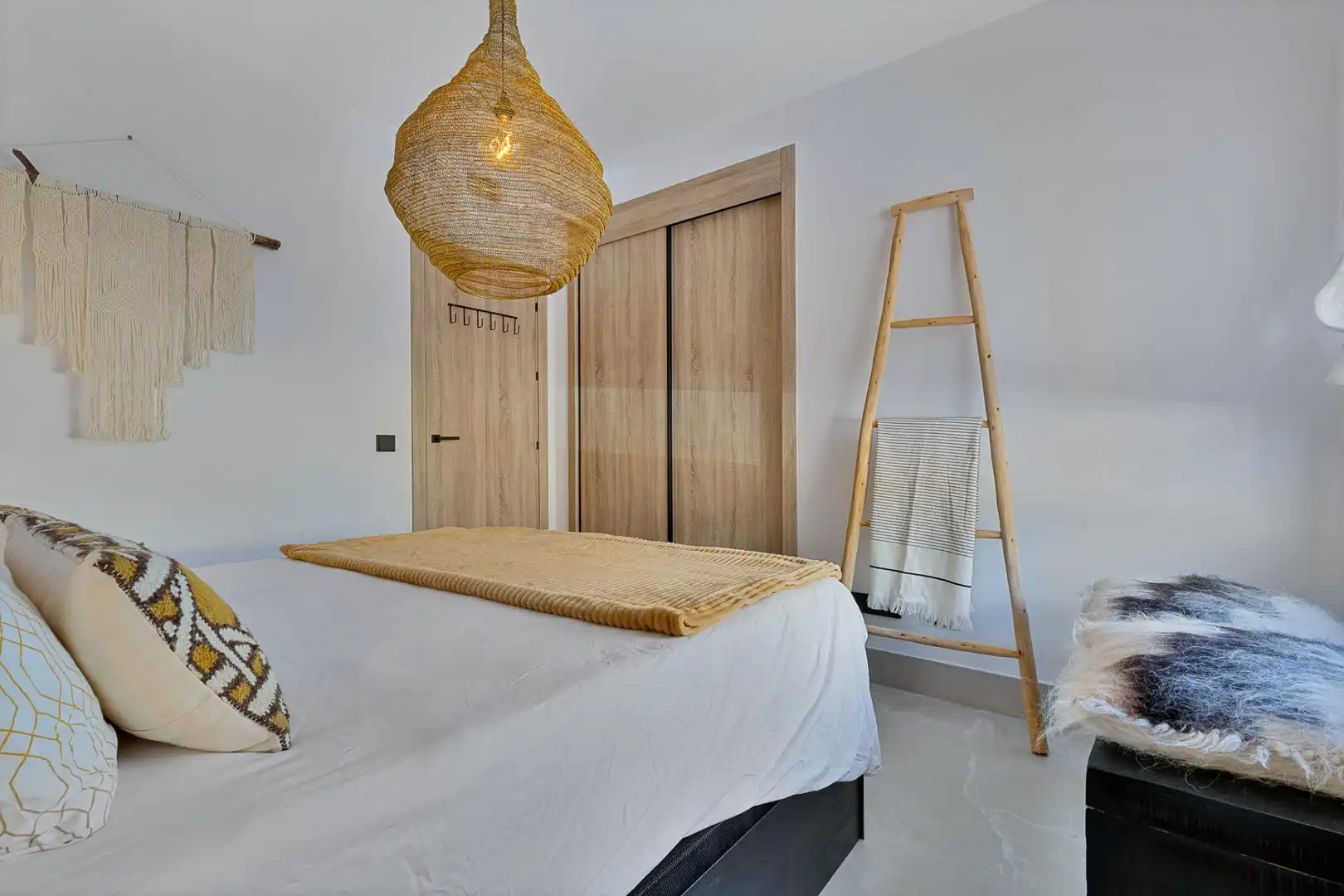 Bedroom of Attic for sale in Istán  with Air Conditioner, Private garden and Terrace