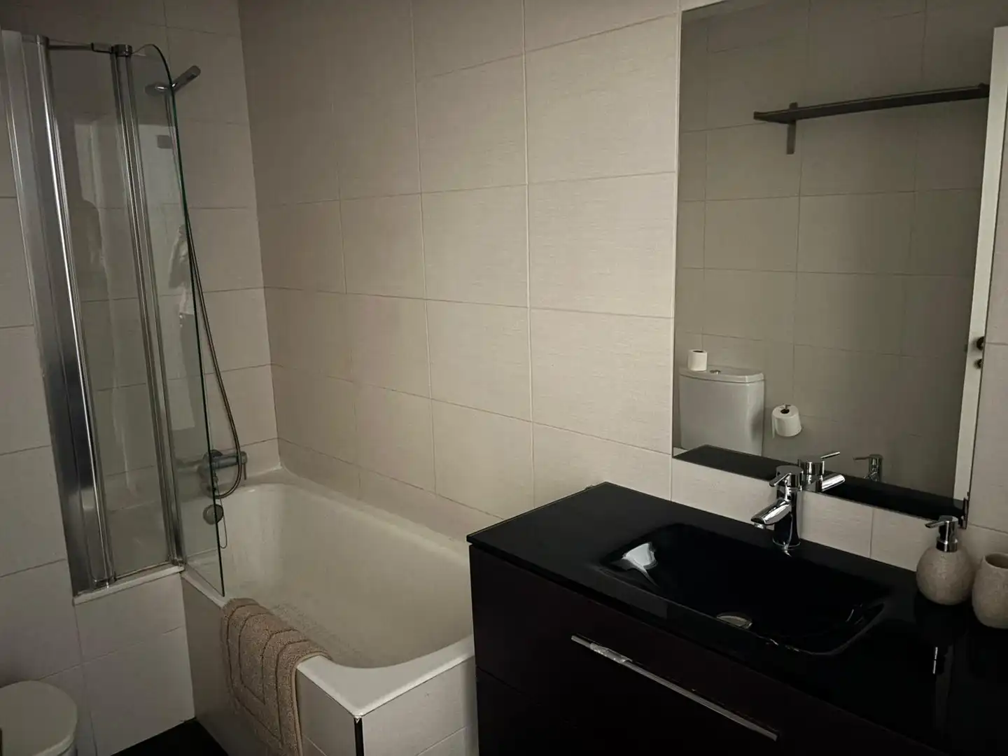 Baño de Piso de alquiler en Zaragoza con Aire acondicionado, Calefacción y Amueblado