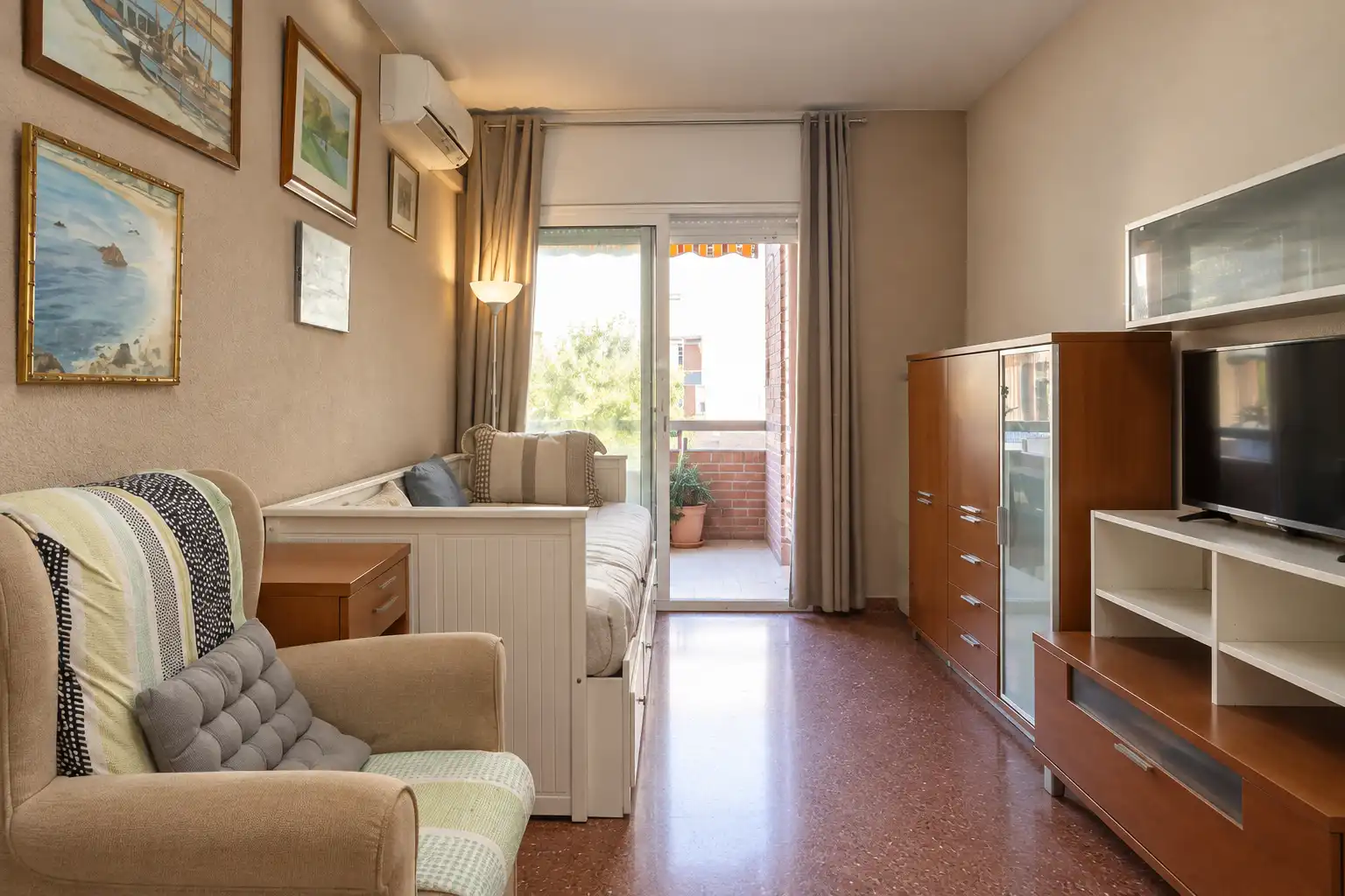 Piso con terraza en venta en Carrer de la Mare de Déu de Port 347, imagen 5
