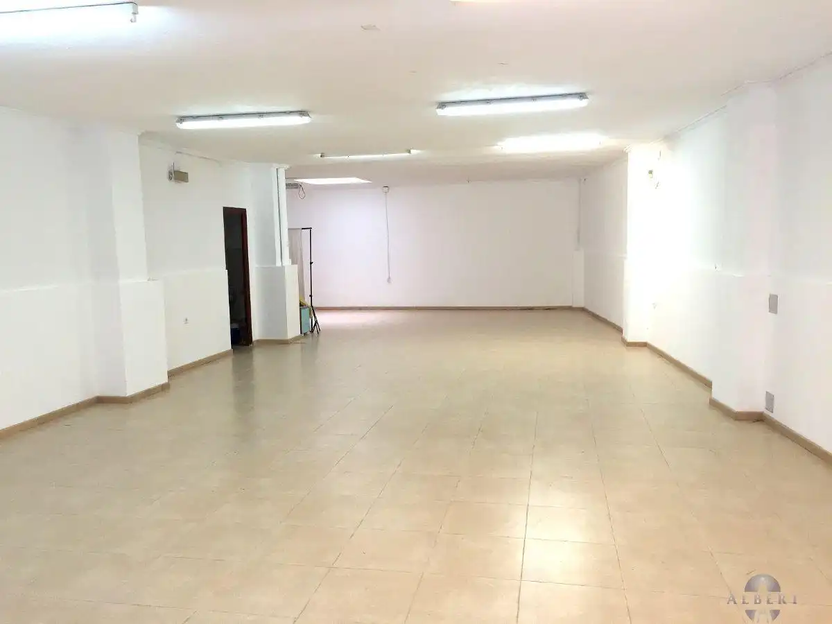 Gewerbefläche zum Verkauf in Monóvar  / Monòver