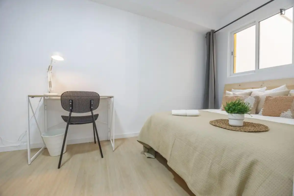 Dormitori de Apartament per a compartir en Valencia amb Moblat, Forn i Rentadora