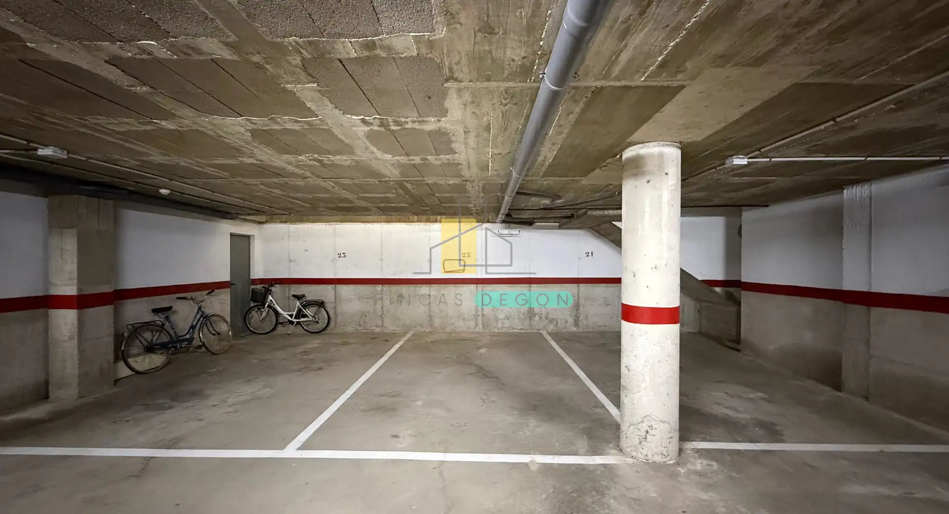 Parking de Apartamento en venta en Empuriabrava con Calefacción, Terraza y Amueblado