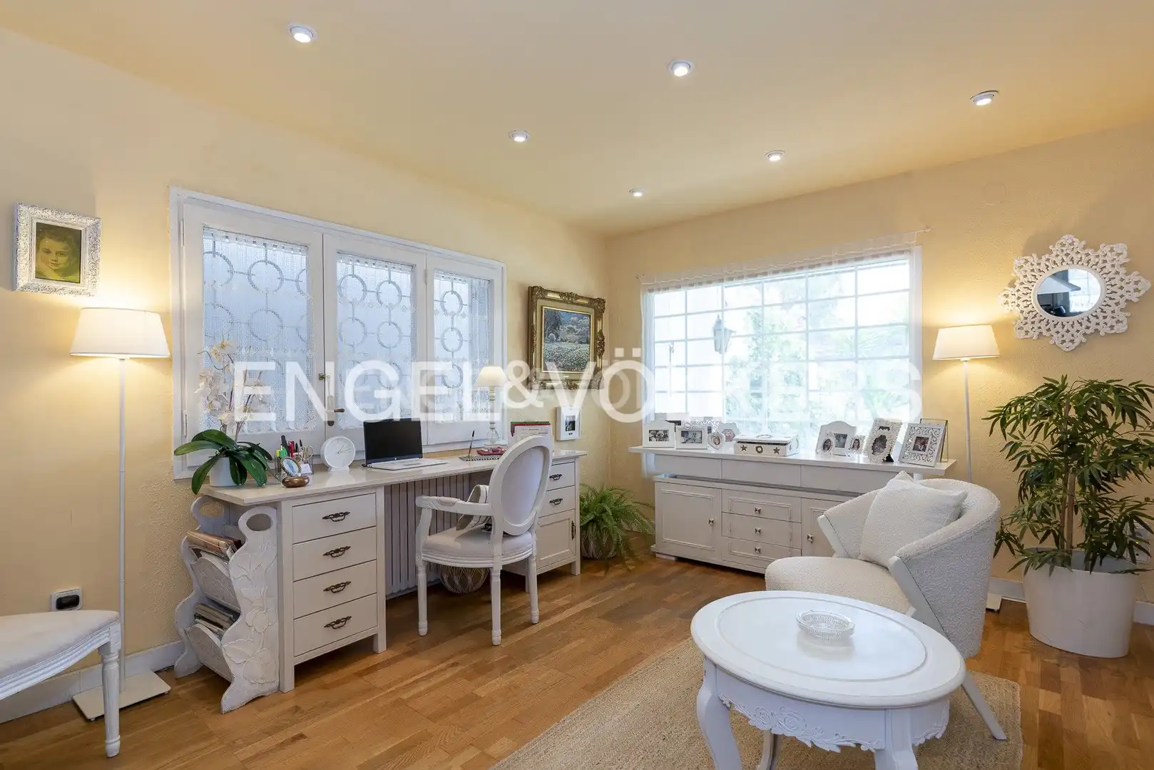 Sala de estar de Casa o chalet en venta en Sant Cugat del Vallès con Aire acondicionado, Calefacción y Jardín privado