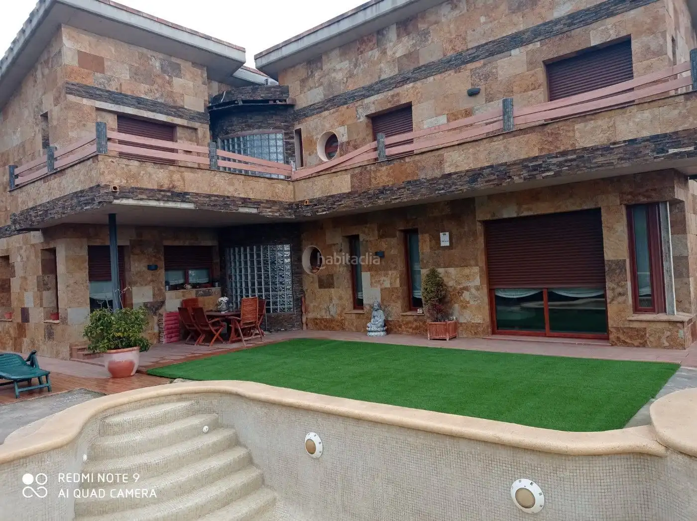 Vista exterior de Casa o xalet en venda en Viladecavalls amb Aire condicionat, Traster i Piscina