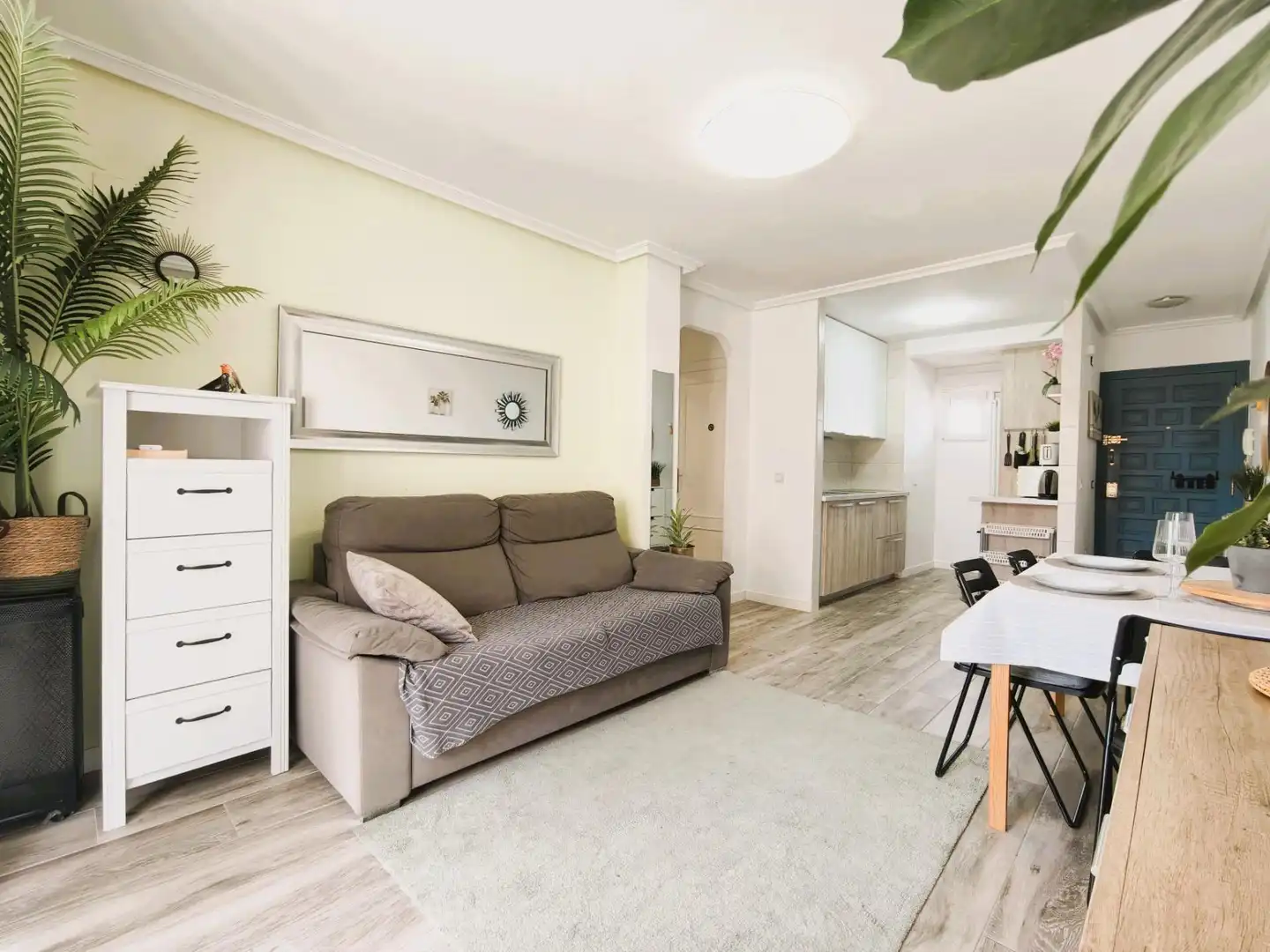 Living room of Apartments for sale in Cuenca  with Air Conditioner, Terrace and Furnished