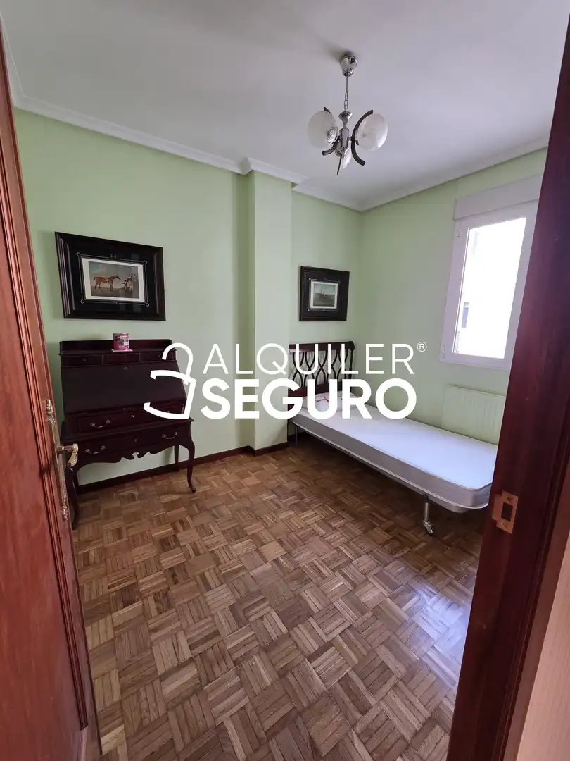Schlafzimmer von Wohnung zur Miete in Tardajos mit Heizung und Möbliert