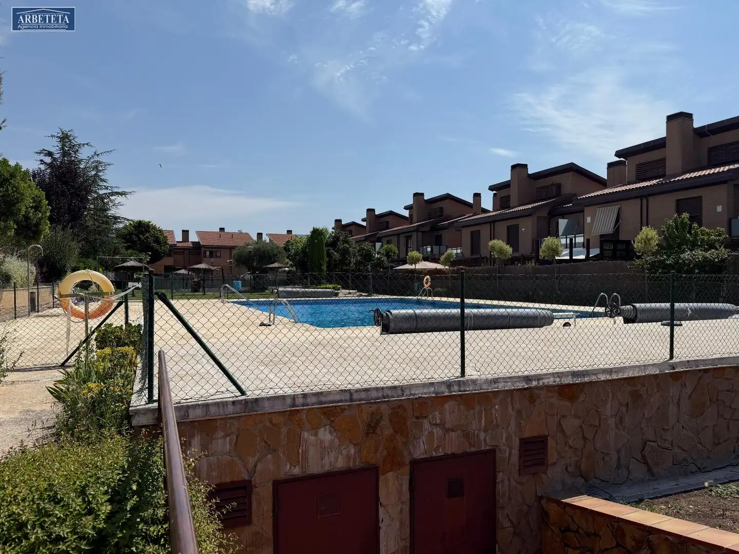 Piscina de Casa adosada en venta en Yebes con Aire acondicionado, Calefacción y Terraza