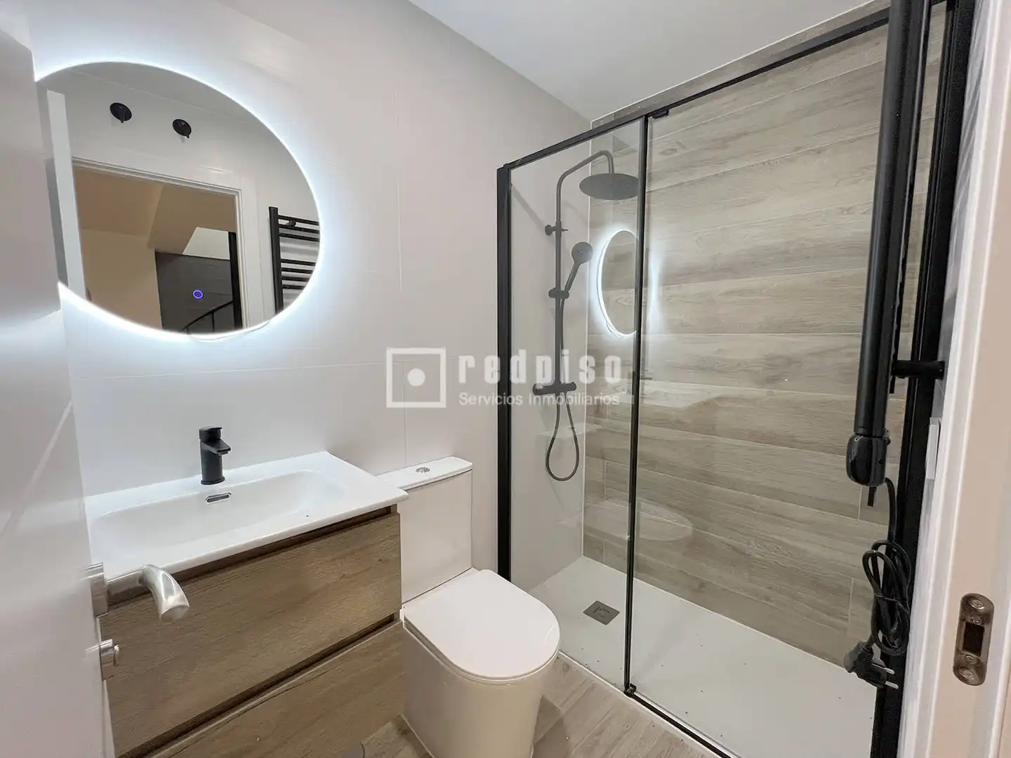 Baño de Piso en venta en Madrid con Aire acondicionado, Calefacción y Alarma
