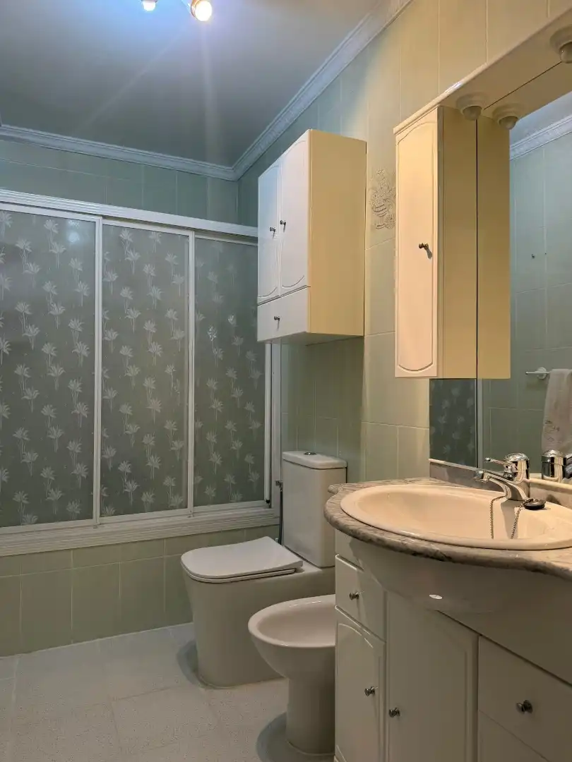 Baño de Piso en venta en Castuera con Amueblado, Horno y Lavadora