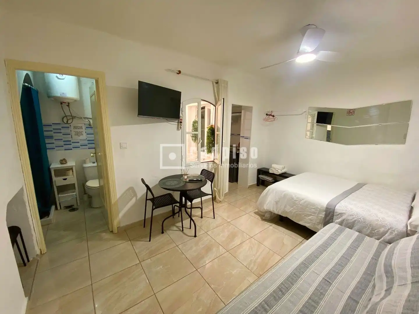 Habitación de Estudio de alquiler en Málaga con Calefacción, Terraza y Amueblado