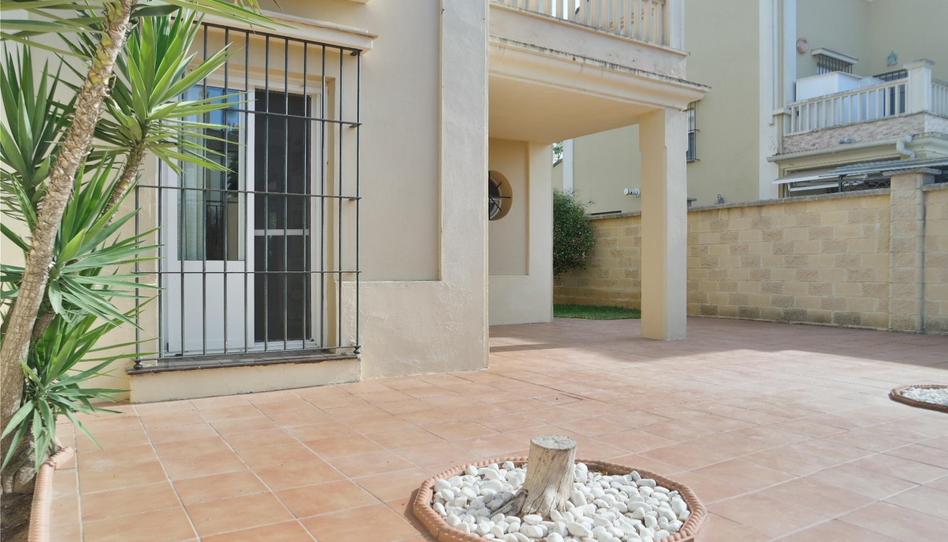 Foto 1 de Casa adosada en venda a V Centenario - Piletas - Capuchinos, Cádiz