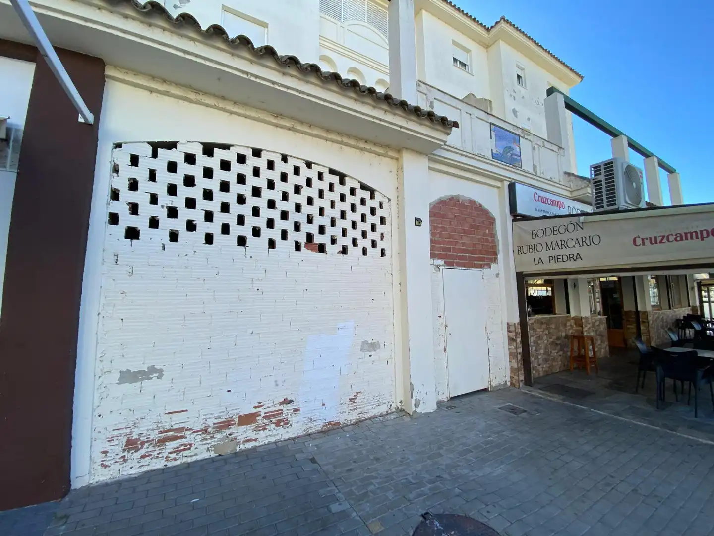 Vista exterior de Local en venta en Chipiona