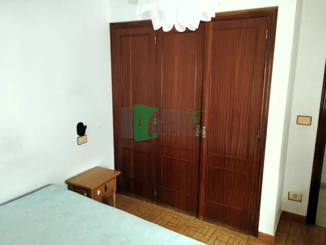 Schlafzimmer von Dachboden zum Verkauf in A Pobra de Trives  mit Heizung, Parkett und Möbliert