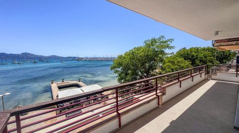 Oportunidad única exclusivo apartamento en primera línea de mar en Puerto Pollença..Bienvenido a una de las ubicaciones más codici
