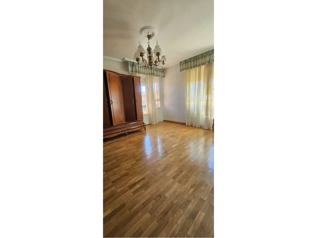 Habitación de Casa adosada en venta en Sariegos con Calefacción, Parquet y Terraza