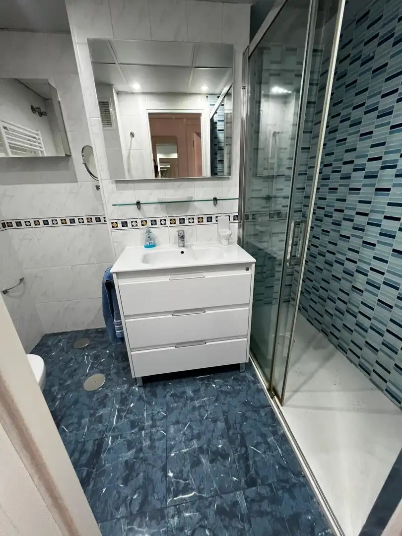 Bathroom of Flat for rent in Córdoba  with Air Conditioner, Heating and Parquet flooring