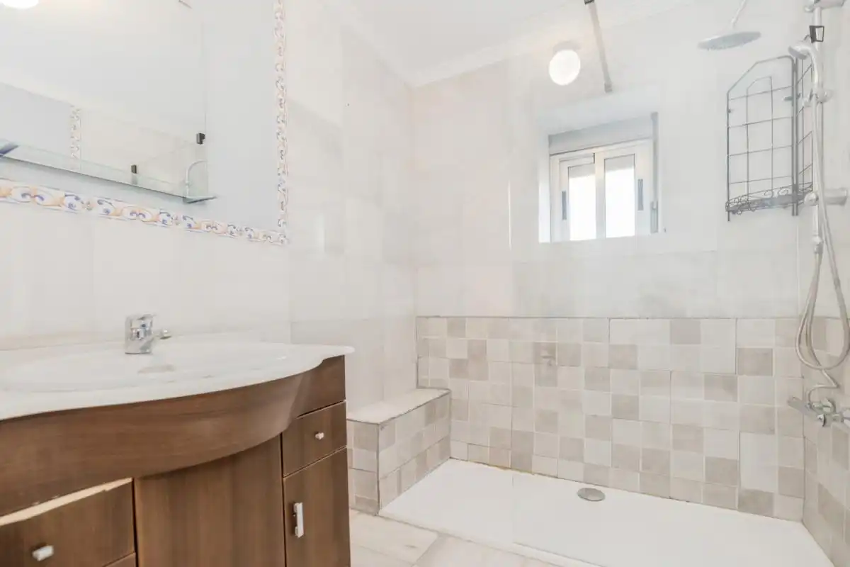 Bany de Apartament per a compartir en Jerez de la Frontera amb Moblat, Rentadora i Microones