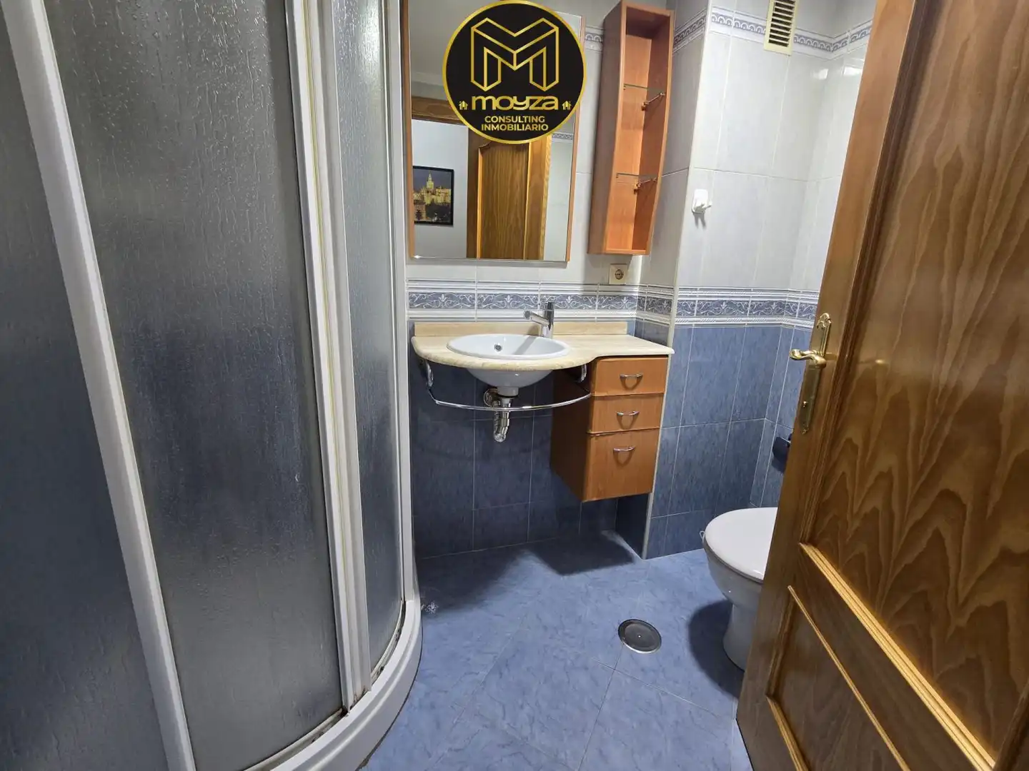 Badezimmer von Wohnungen zur Miete in Jaén mit Klimaanlage