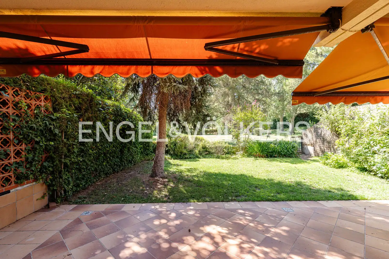 Terrassa de Casa adosada de lloguer en Boadilla del Monte amb Calefacció, Jardí privat i Parquet