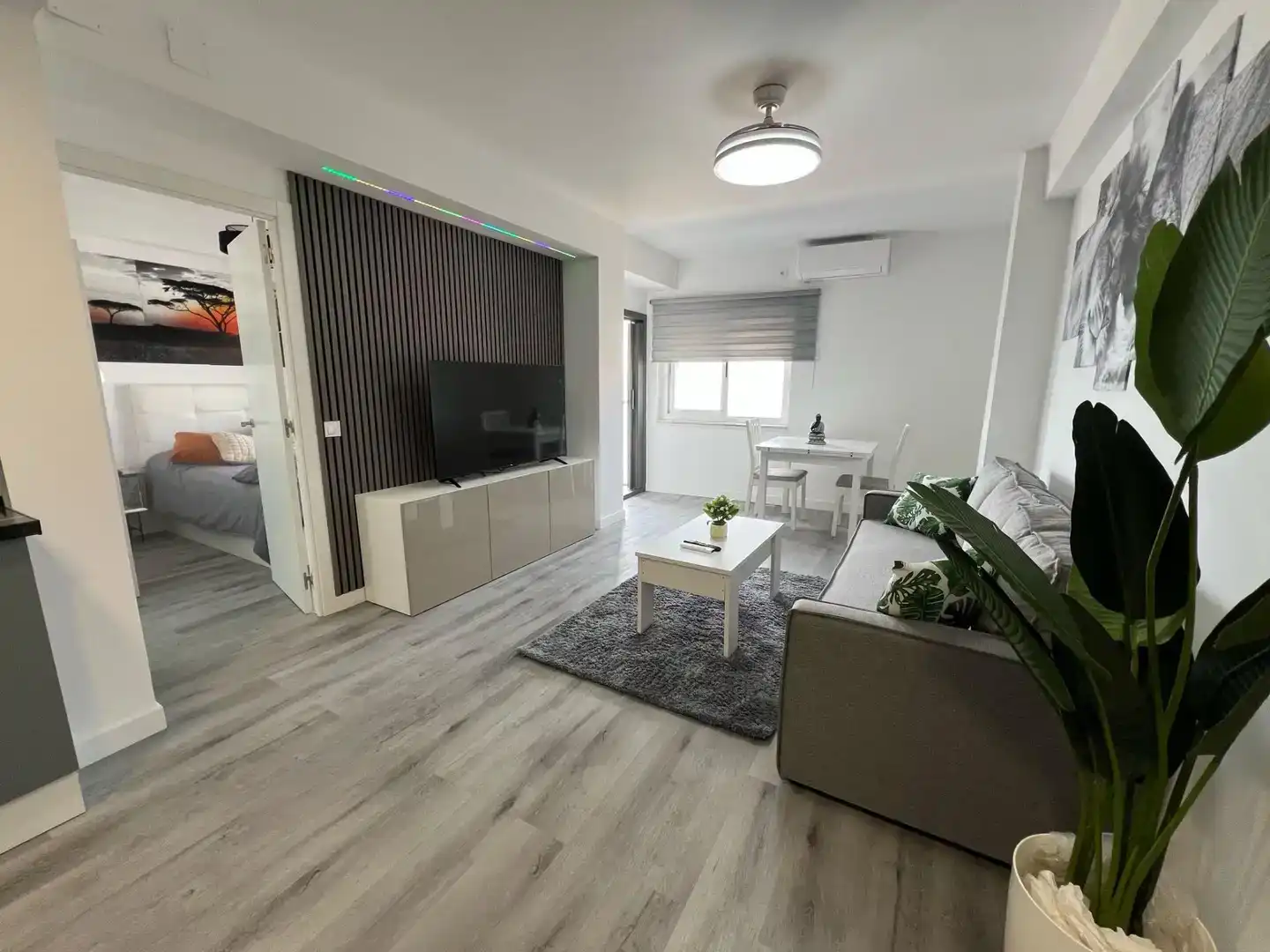 Sala d'estar de Pis de lloguer en Santa Pola amb Aire condicionat i Balcó