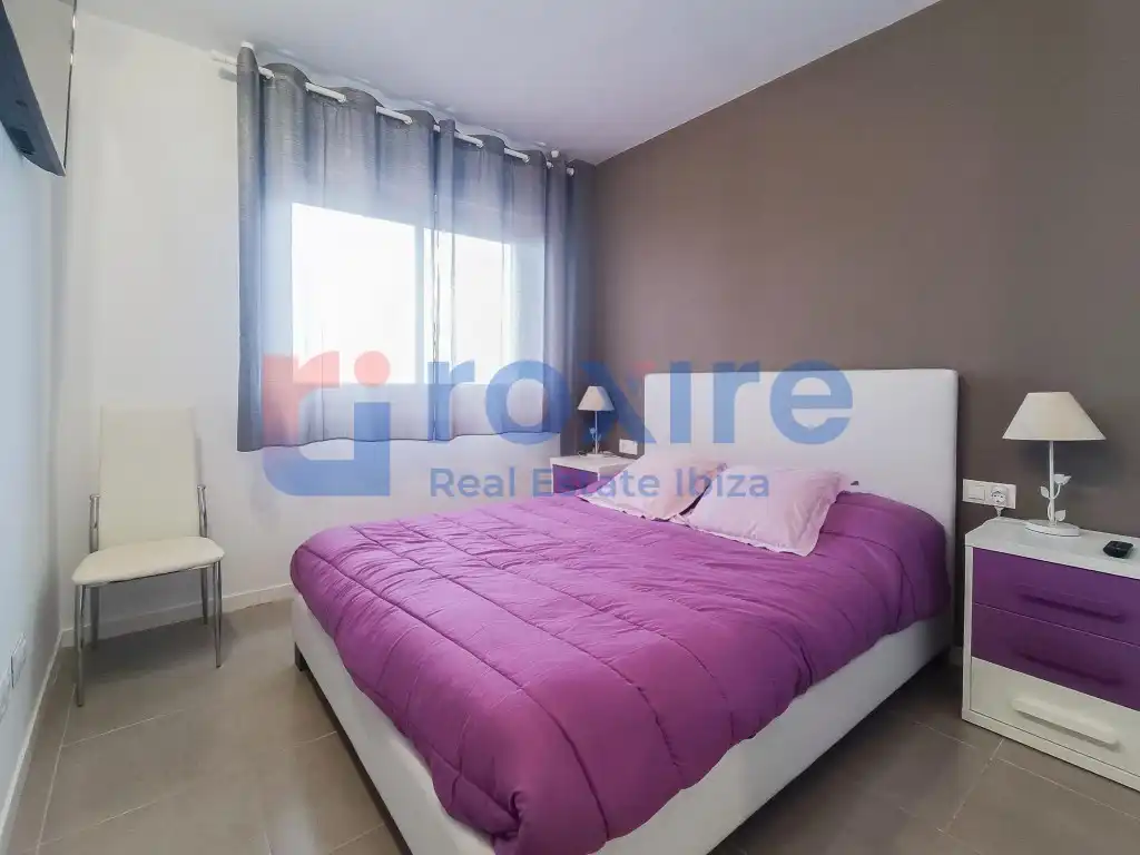 Schlafzimmer von Dachboden zur Miete in Sant Josep de sa Talaia mit Klimaanlage, Heizung und Privatgarten