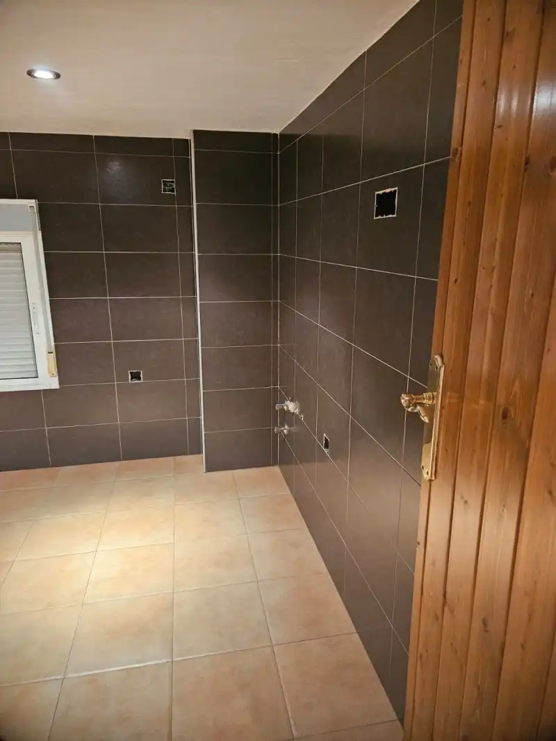Badezimmer von Maisonette zum Verkauf in Casar de Cáceres mit Klimaanlage, Heizung und Privatgarten