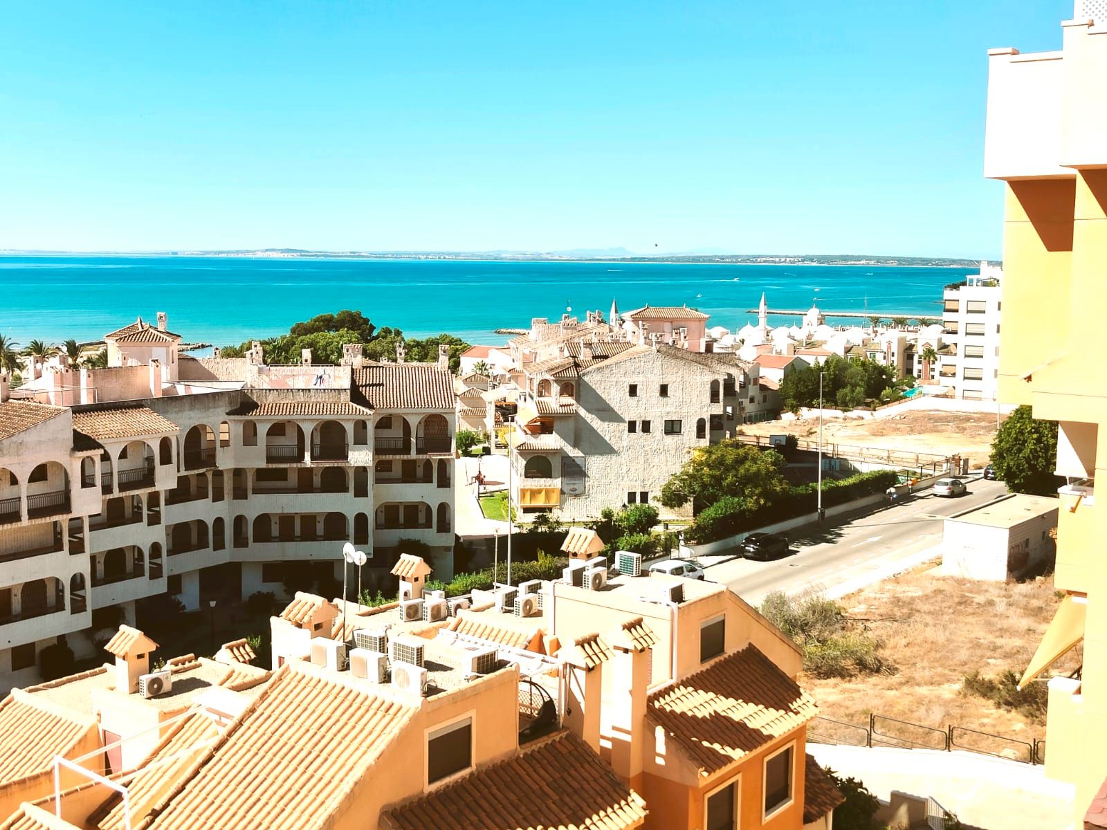 Vista exterior de Àtic en venda en Santa Pola amb Aire condicionat, Calefacció i Terrassa