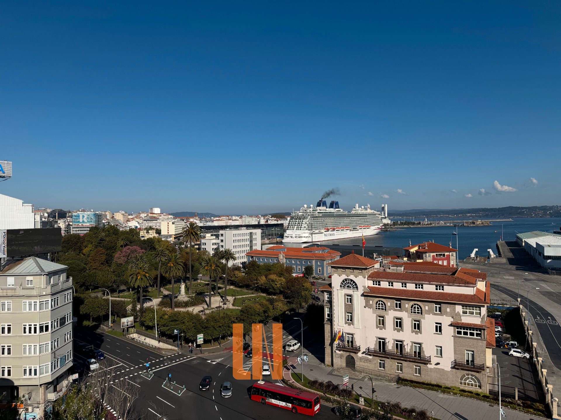 Vista exterior de Dúplex en venda en A Coruña Capital  amb Calefacció, Parquet i Terrassa