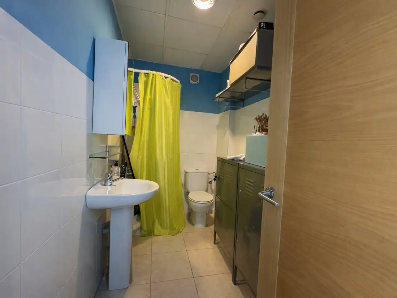 Baño de Local de alquiler en Las Palmas de Gran Canaria con Aire acondicionado