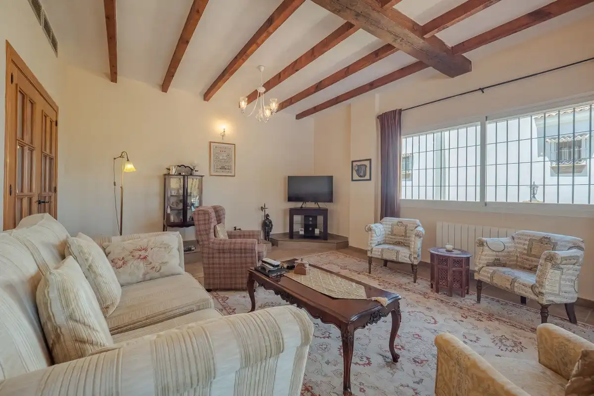 Sala de estar de Casa o chalet en venta en Alhaurín El Grande con Aire acondicionado, Calefacción y Jardín privado