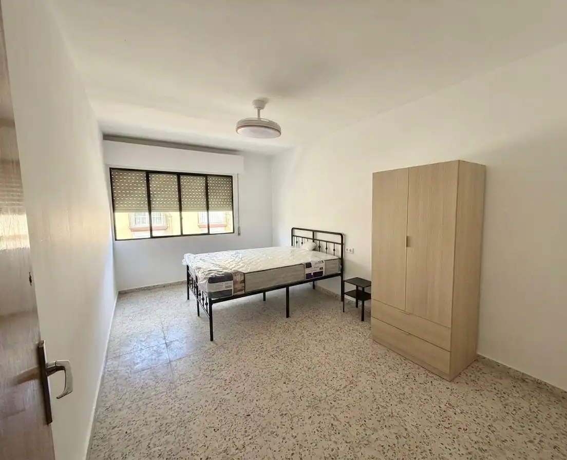 Schlafzimmer von Wohnung zur Miete in Linares mit Möbliert, Ofen und Waschmaschine