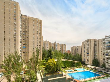 Flat with pool for sale in Avenida del Cardenal Herrera Oria
