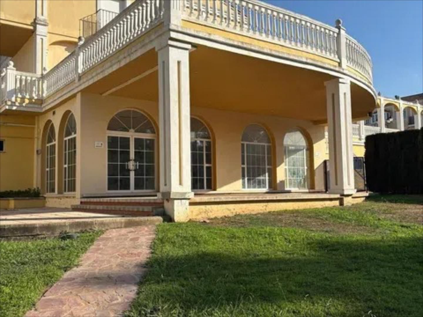 Vista exterior de Local en venta en Chiva