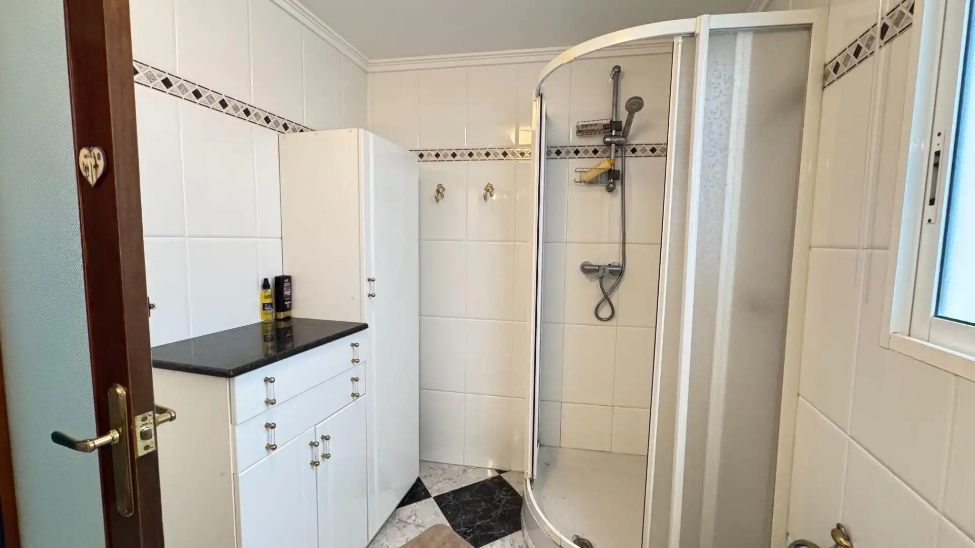 Baño de Piso para compartir en Alicante / Alacant con Terraza, Amueblado y Alarma