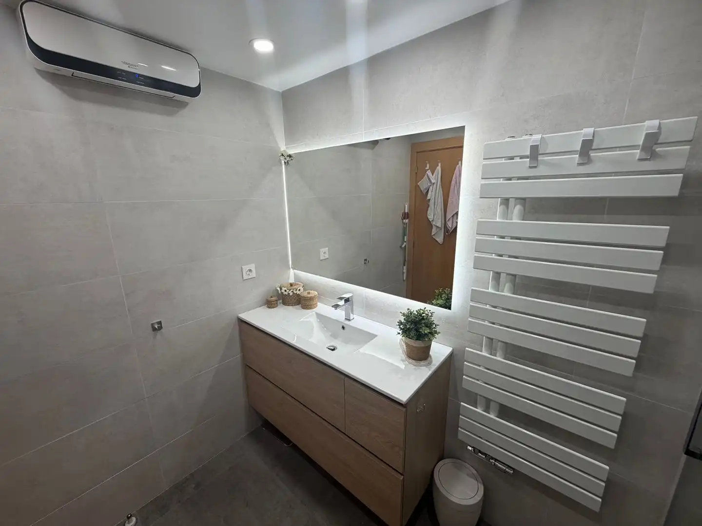 Baño de Piso en venta en Girona con Aire acondicionado, Jardín privado y Terraza