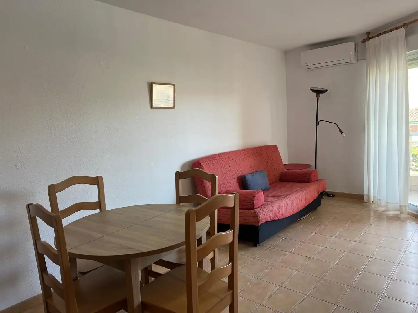 Sala d'estar de Apartament de lloguer en Gandia amb Aire condicionat, Terrassa i Moblat